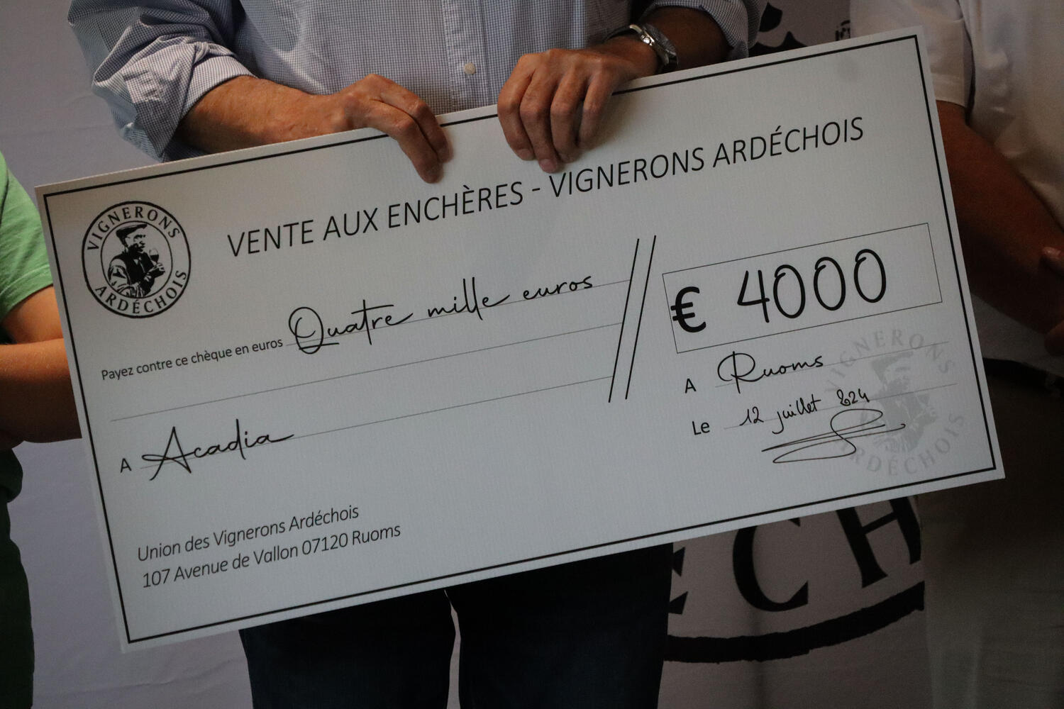 Un don de 12 000 € pour des associations !